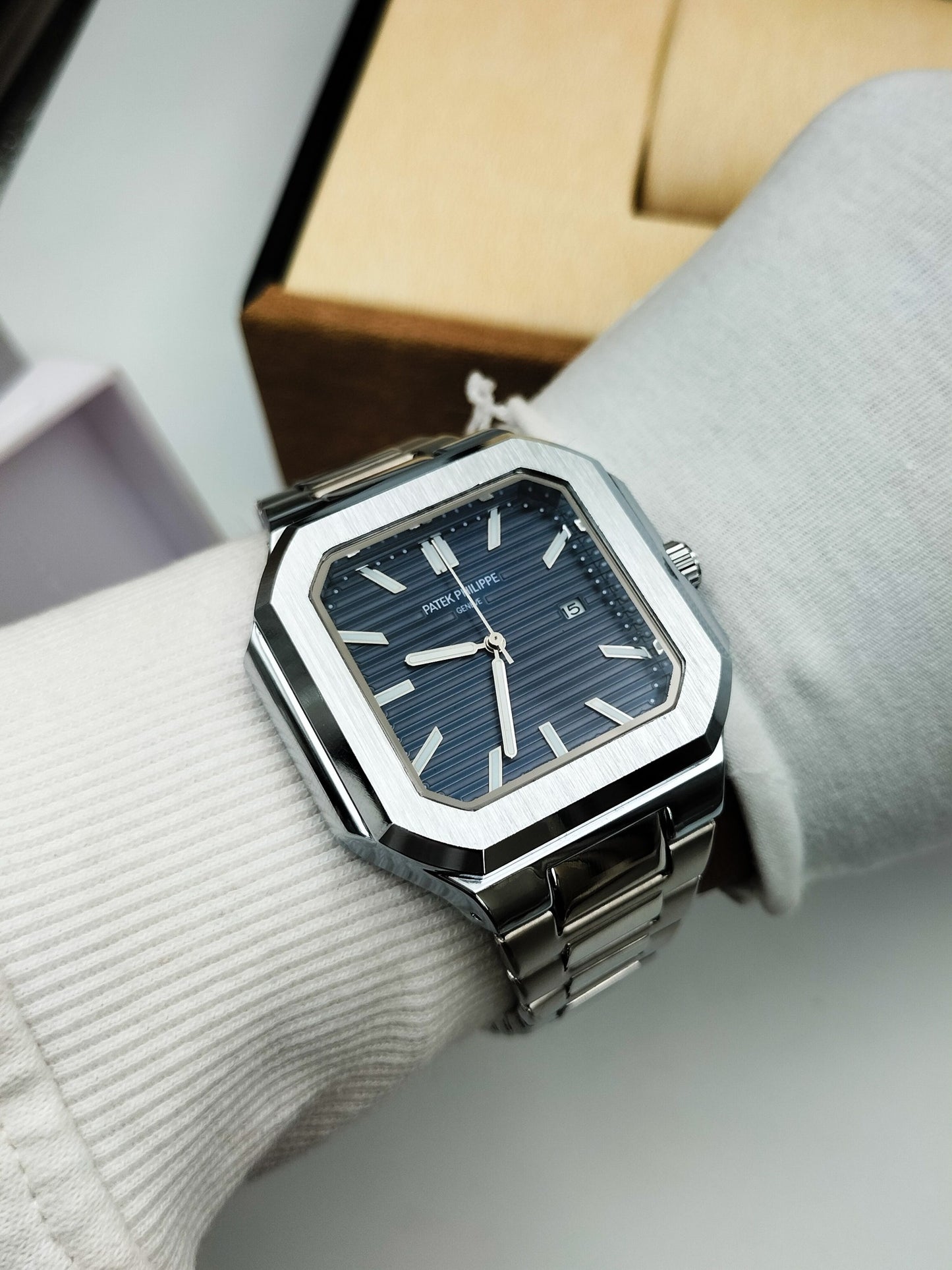 Patek Philippe Cubitus Quartz Formal looking Stylish Brand watch