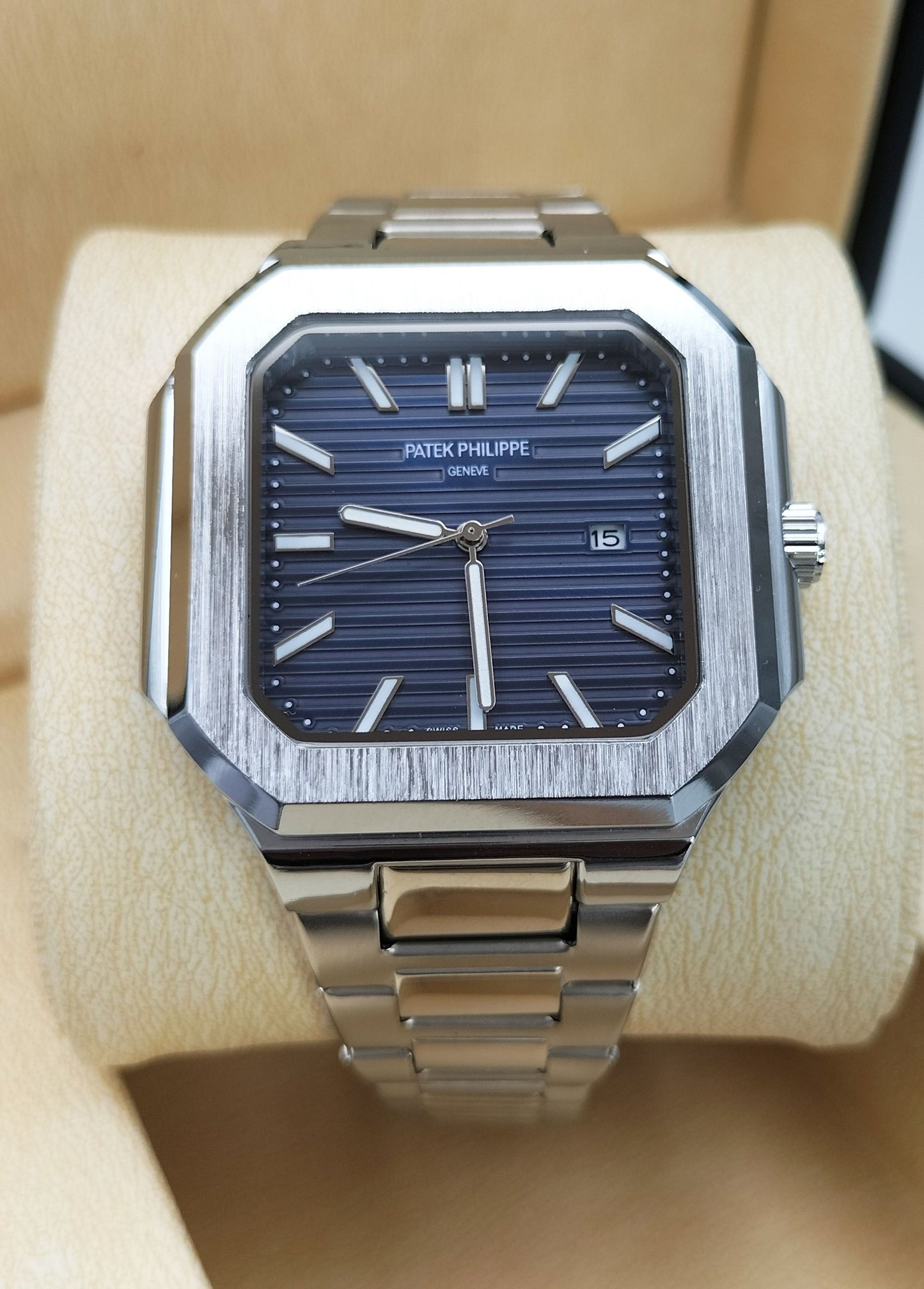 Patek Philippe Cubitus Quartz Formal looking Stylish Brand watch