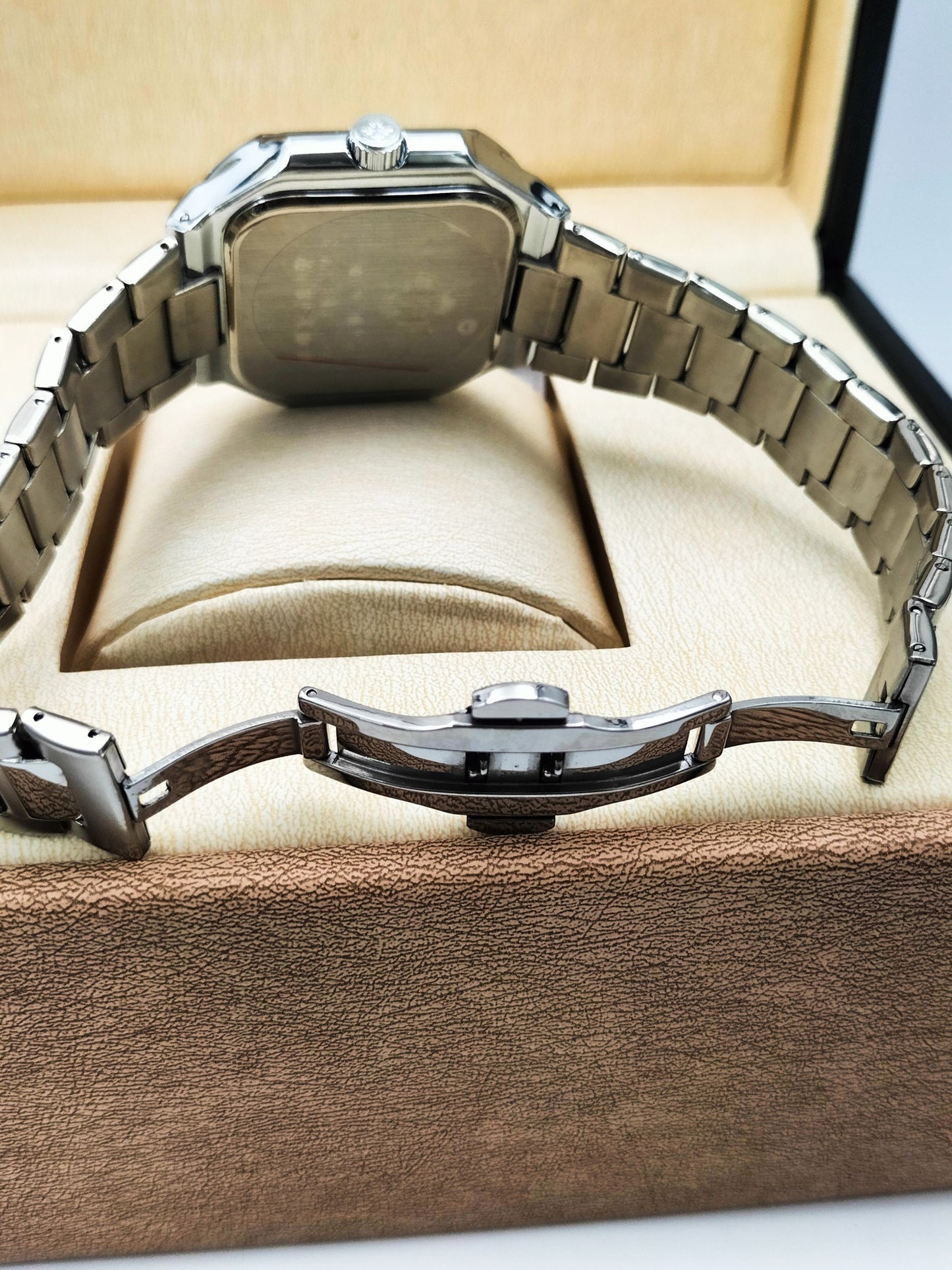 Patek Philippe Cubitus Quartz Formal looking Stylish Brand watch